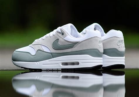 nike air max 1 mica green